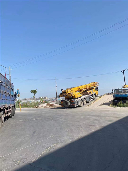 黄陵县25吨吊车的租赁价格大概是多少？