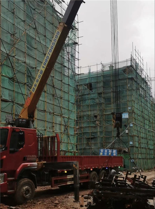 黄陵县“慢工细活”—— 吊车的 “微动控制” 技术